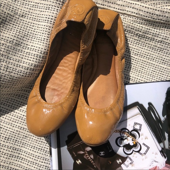 Tory Burch Shoes - Tory Burch tan patent leather  Flats Sz 9